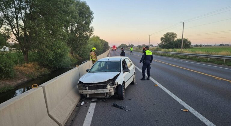 Auto perdido en Ruta 8 terminó chocando contra un canal